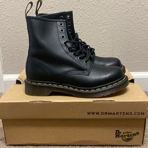 Women Dr. Martens 1460 Boot- Size 6 (only worn once!)